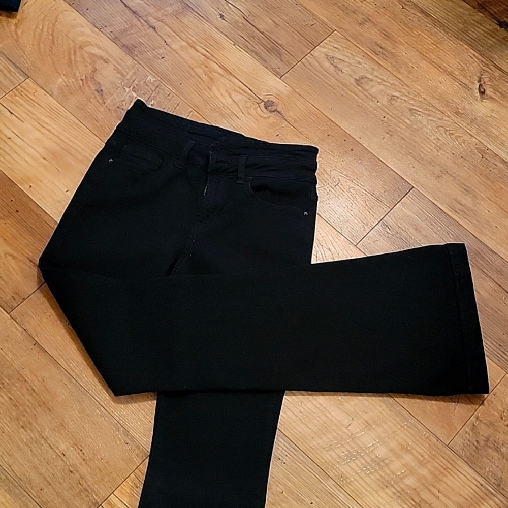 Sneakpeak Black Flares